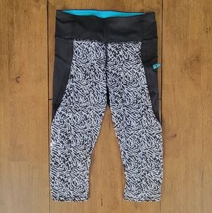 Lululemon size 4 Capri Zipper Pocket Leggings